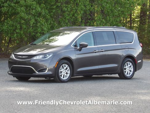 Used 2020 Chrysler Pacifica Touring image 1