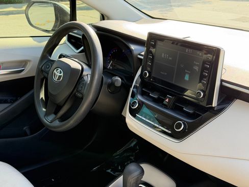 Used 2021 Toyota Corolla LE Hybrid Sedan FWD image 17