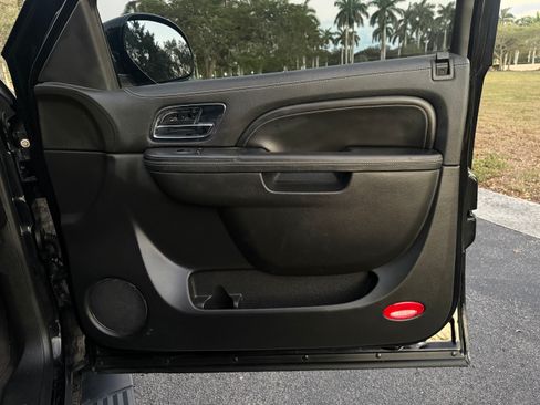 Used 2014 Cadillac Escalade ESV Platinum image 82