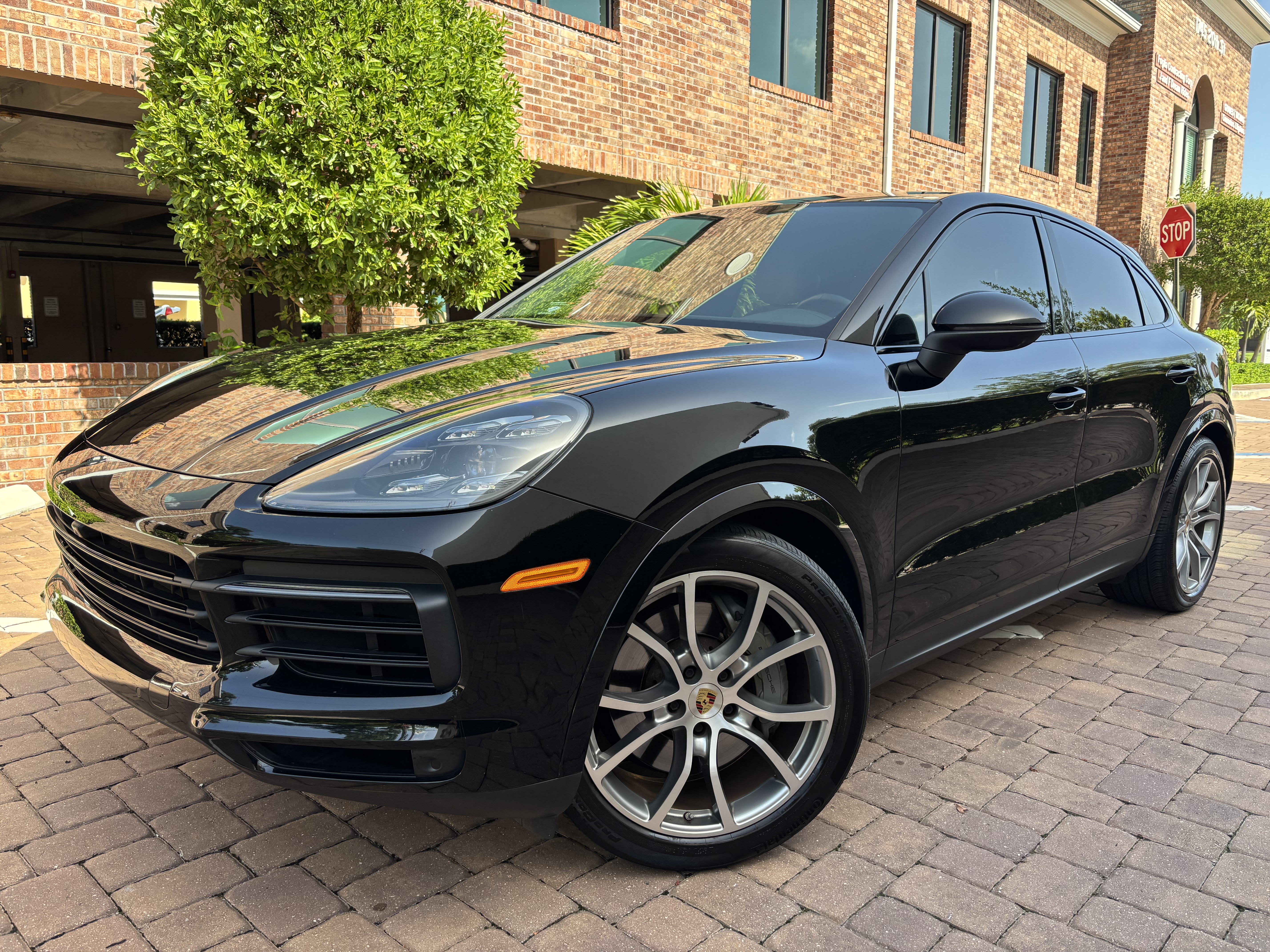 Used 2020 Porsche Cayenne S Coupe AWD/4WD image 1