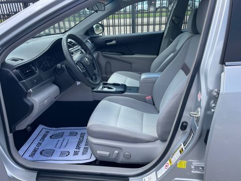 Used 2014 Toyota Camry LE image 9