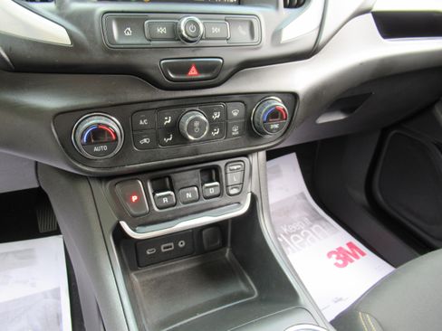 Used 2021 GMC Terrain AWD SLE image 13