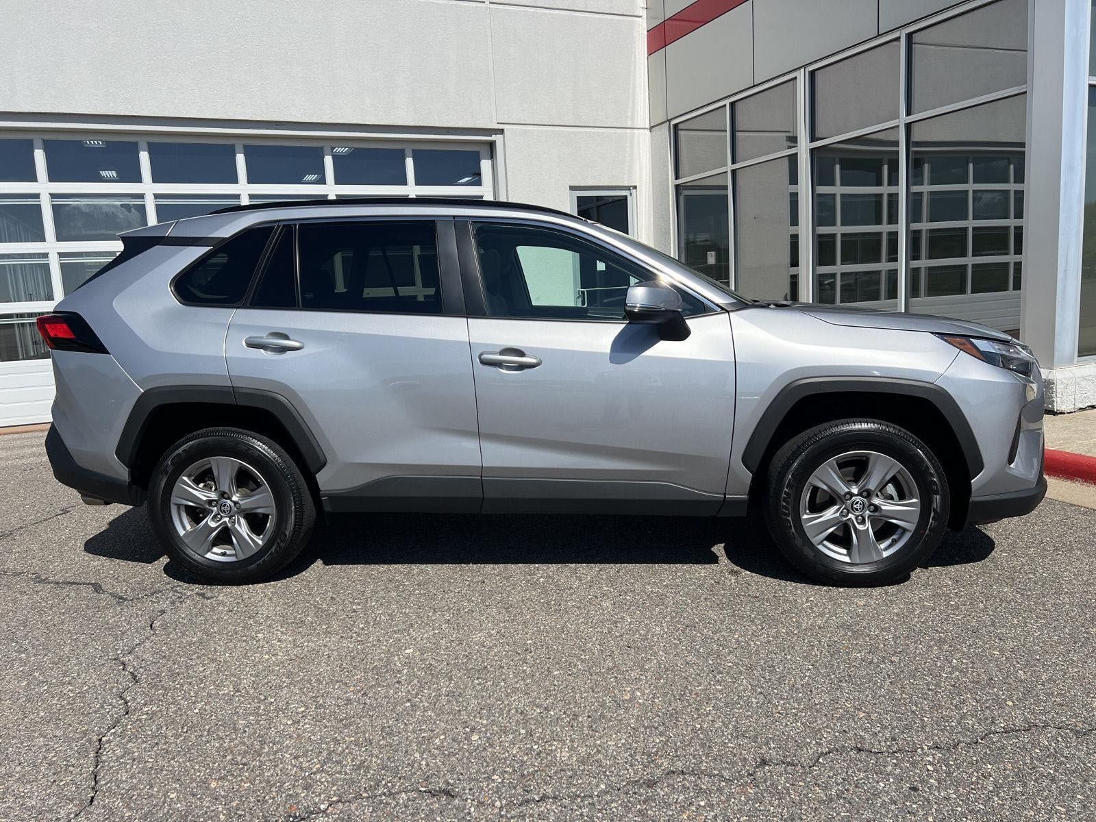 Used 2024 Toyota RAV4 XLE AWD/4WD image 32