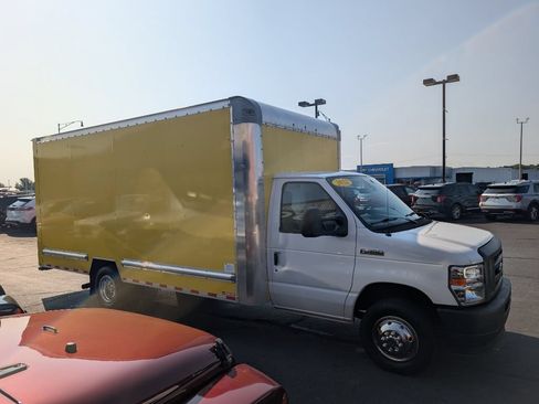 Used 2022 Ford E-350 and Econoline 350 Super Duty RWD image 3