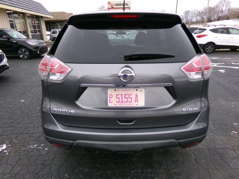 Used 2015 Nissan Rogue SV image 4