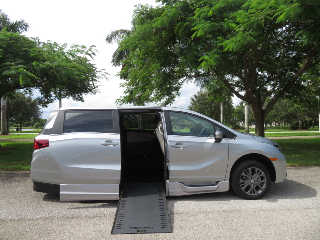 Used 2026 Honda Odyssey Touring image 4