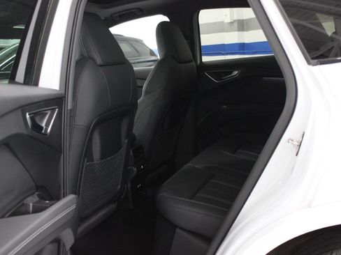 Used 2024 Audi Q4 e-tron Premium Plus image 33