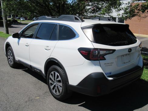 Used 2022 Subaru Outback Premium image 6