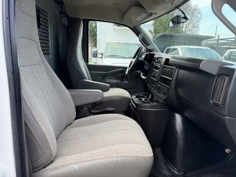 Used 2018 Chevrolet Express 2500 image 13