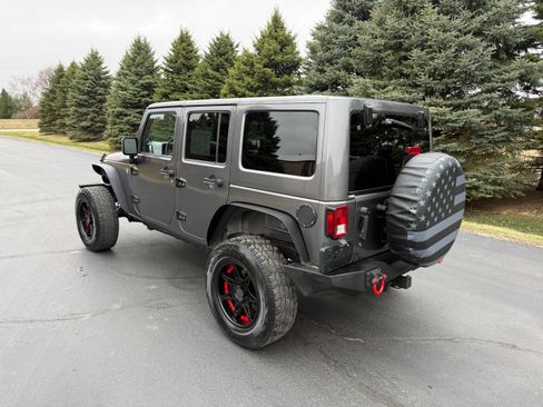 Used 2012 Jeep Wrangler Unlimited Rubicon image 4