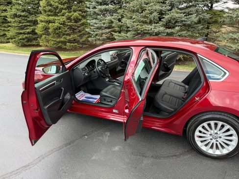 Used 2016 Volkswagen Passat 1.8T SE image 10