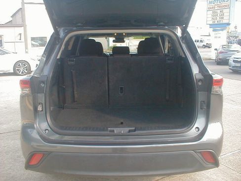 Used 2023 Toyota Highlander image 7