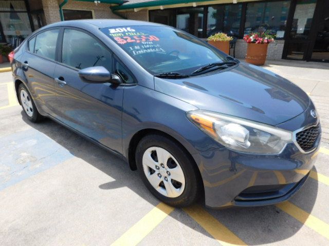 Used 2016 Kia Forte LX Sedan FWD image 2