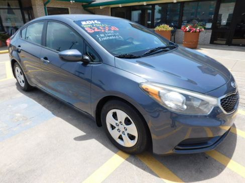 Used 2016 Kia Forte LX image 2
