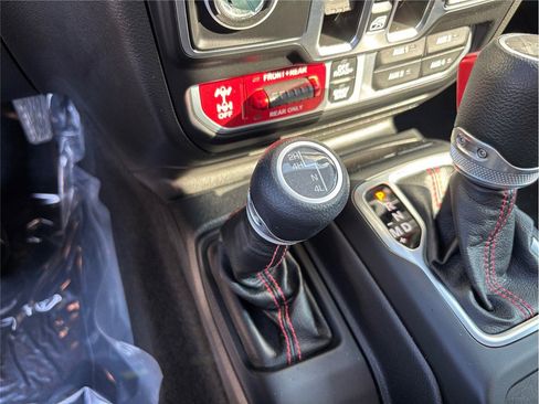 Used 2023 Jeep Wrangler Unlimited Rubicon image 32