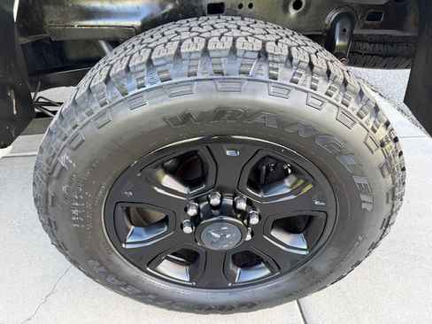 Used 2016 RAM 2500 4x4 Crew Cab ST image 22
