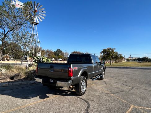 Used 2015 Ford F350 Lariat image 7