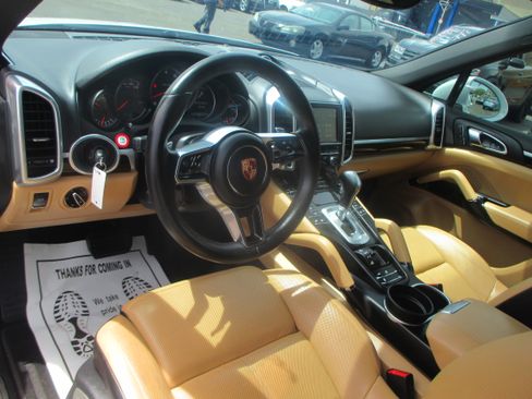 Used 2016 Porsche Cayenne image 8