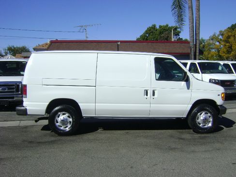 Used 2001 Ford E-350 and Econoline 350 image 2