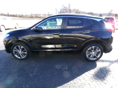 Used 2022 Buick Encore GX Select image 2