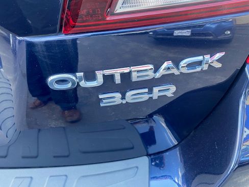Used 2018 Subaru Outback 3.6R Touring image 16