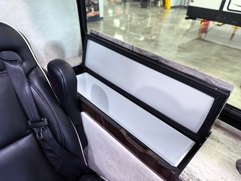 Used 2015 Mercedes-Benz Sprinter 4500 image 14