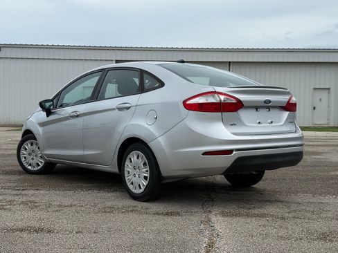 Used 2014 Ford Fiesta SE FWD image 4