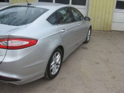 Used 2014 Ford Fusion SE image 4