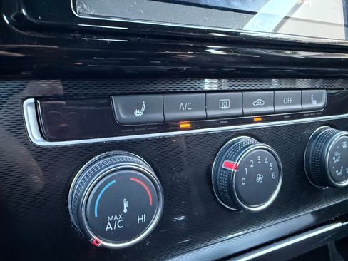 Used 2016 Volkswagen GTI image 13