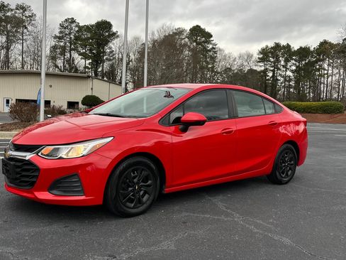 Used 2019 Chevrolet Cruze LS image 1