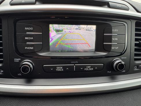 Used 2016 Kia Sorento LX image 18