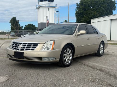 Used 2008 Cadillac DTS image 1