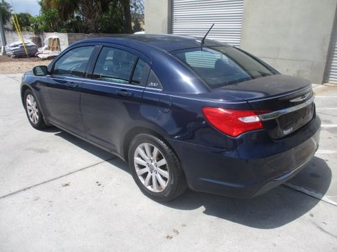 Used 2014 Chrysler 200 Touring Sedan FWD image 4