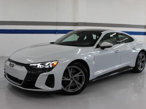 Used 2023 Audi e-tron GT Premium Plus image 3