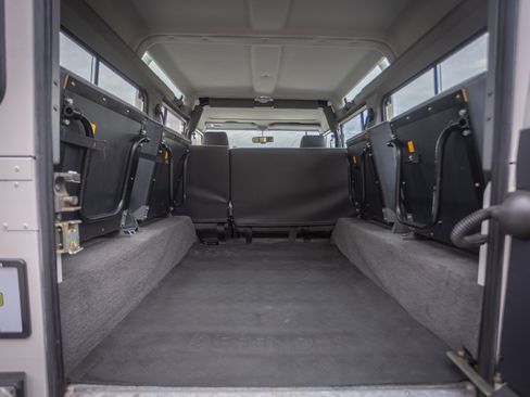 Used 1993 Land Rover Defender 110 image 14