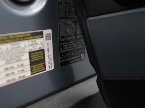 Used 2020 Land Rover Range Rover Velar R-Dynamic S image 29