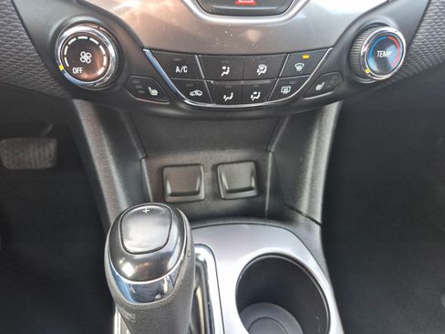 Used 2017 Chevrolet Cruze LT image 19