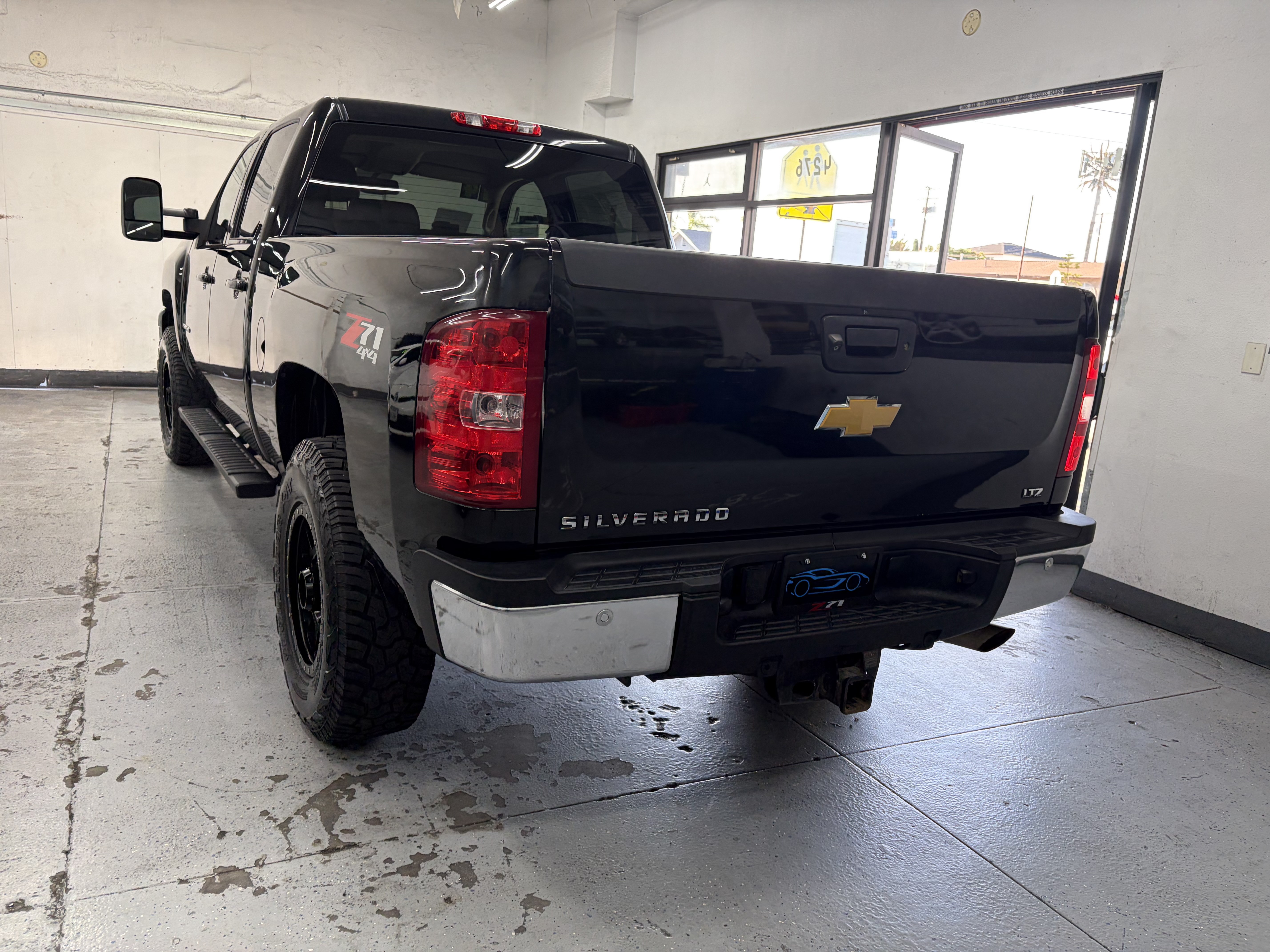 Used 2014 Chevrolet Silverado 2500 4x4 Crew Cab LTZ w/ Z71 image 3