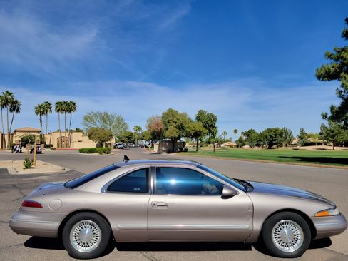 Used 1995 Lincoln Mark VIII image 2