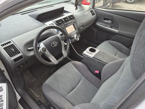 Used 2014 Toyota Prius V Two image 5