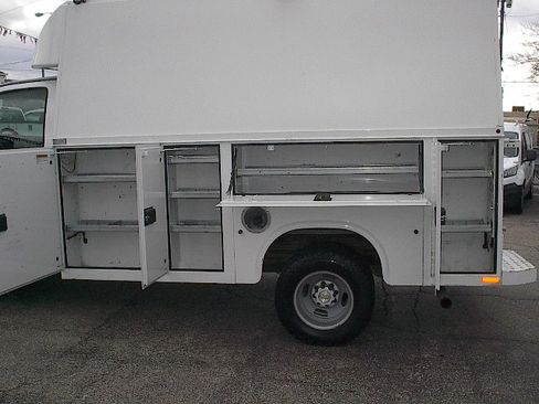 Used 2015 Chevrolet Express 3500 image 8