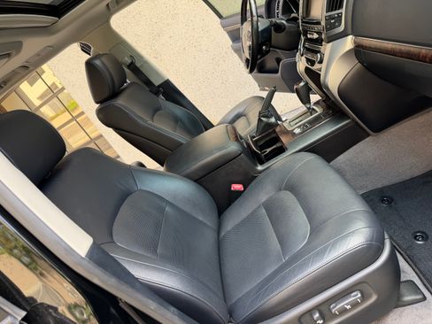 Used 2013 Toyota Land Cruiser image 24