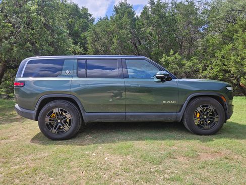 Used 2023 Rivian R1S AWD Adventure image 7