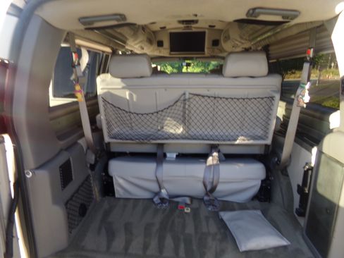 Used 2005 Chevrolet Express 1500 AWD Passenger image 24
