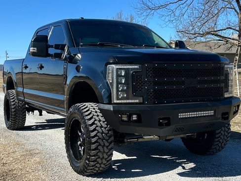 Used 2017 Ford F250 Lariat image 1