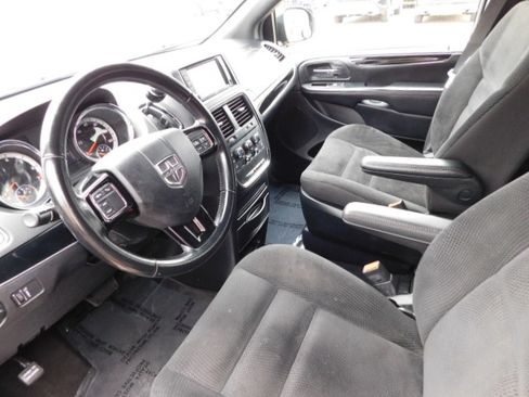 Used 2020 Dodge Grand Caravan SE image 9