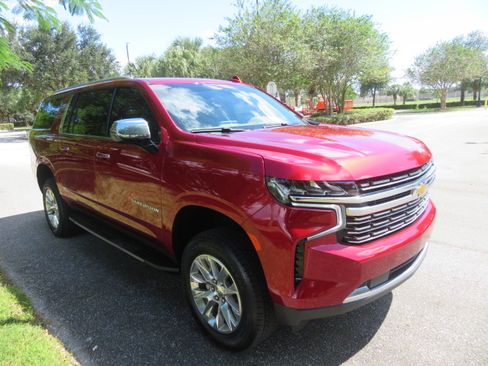 Used 2023 Chevrolet Suburban Premier image 18