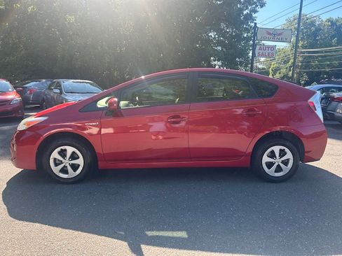 Used 2015 Toyota Prius Two FWD image 2
