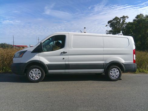 Used 2016 Ford Transit 150 XL image 2