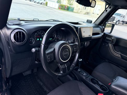 Used 2015 Jeep Wrangler 4WD Unlimited Sport image 71